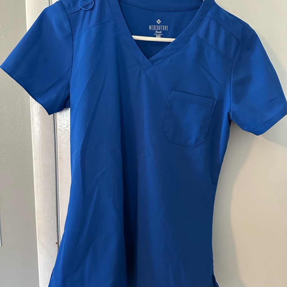Med Couture Women's Blue V-Neck Top